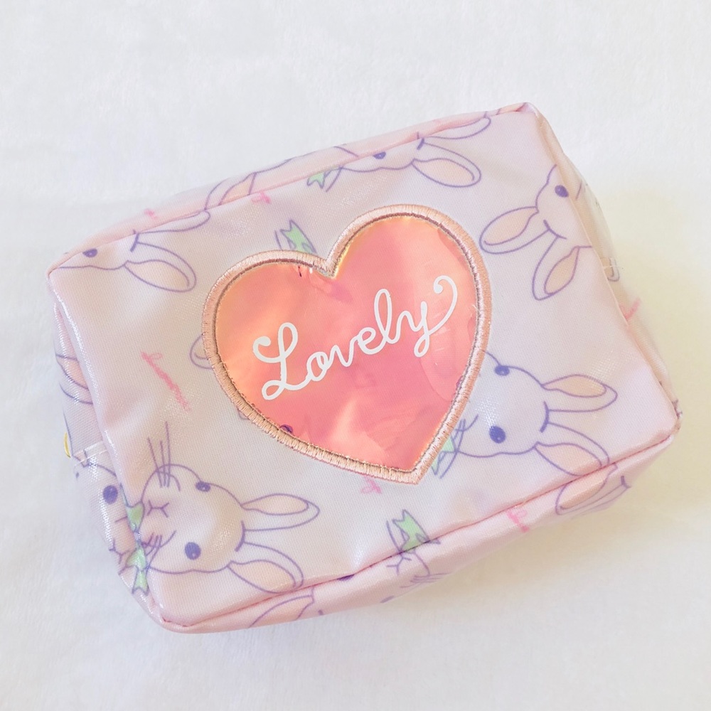 🎄3/$26 [NWT] holographic heart bunny makeup bag